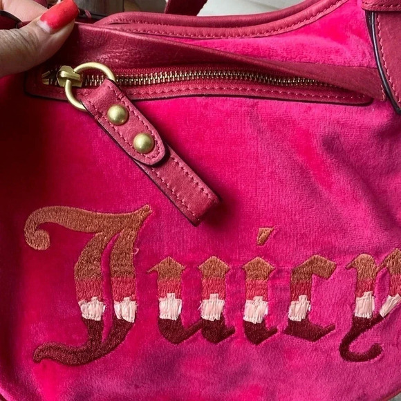 Juicy Couture Velour Soft Embroidered Logo Hot Pink Fuchsia Crossbody/Me… - Picture 15 of 17